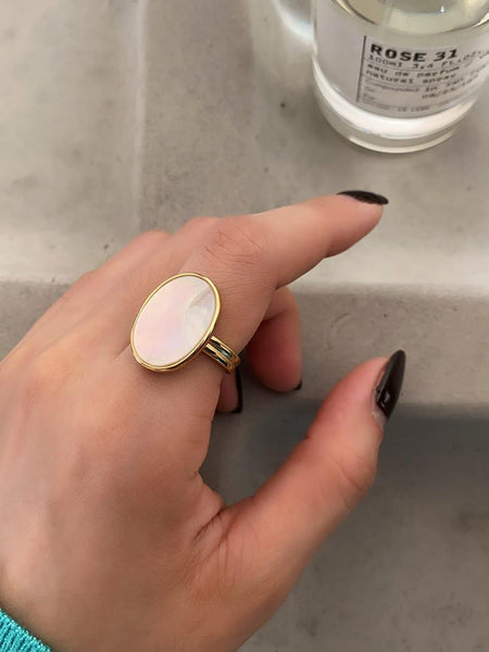 Natural Shell Oval Ring - Arabella Cleo